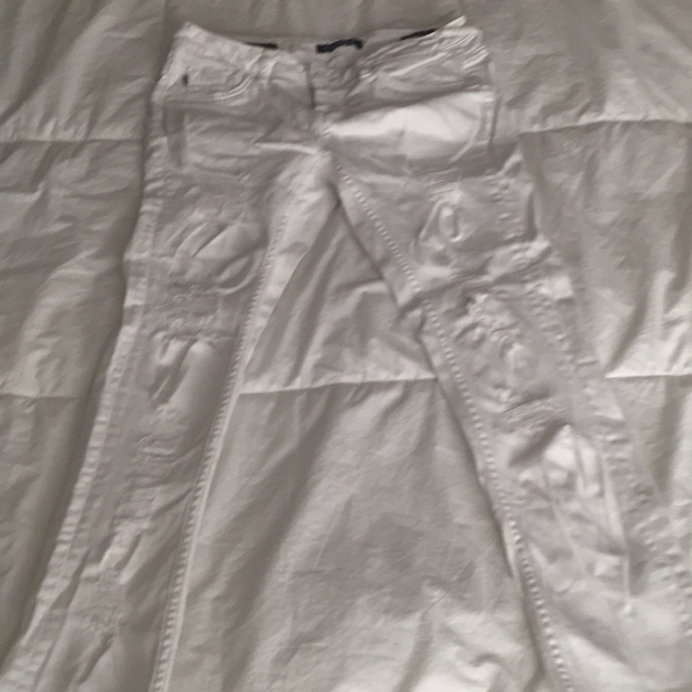 White distressed jeans